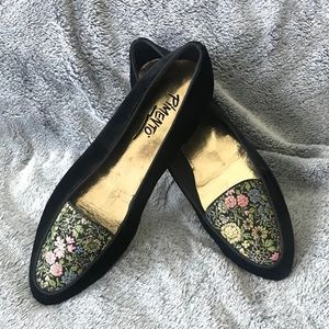 Pimento lack velvet flats w Silk floral embroidery